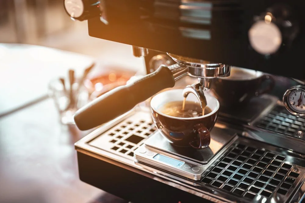 Wie man Kaffee mit Liebe zubereitet